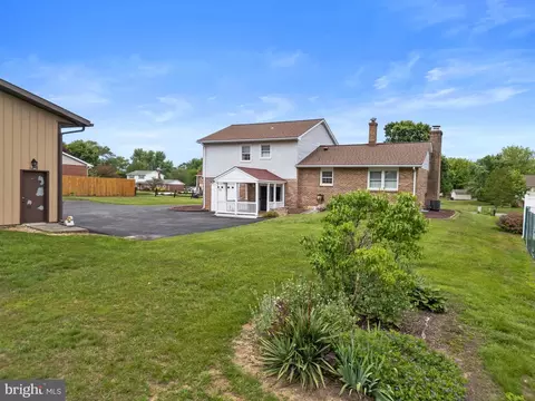 Exterior - 30 Stardust Dr, Newark, DE 19702 photo 8 of 15