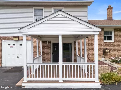 Exterior - 30 Stardust Dr, Newark, DE 19702 photo 13 of 15