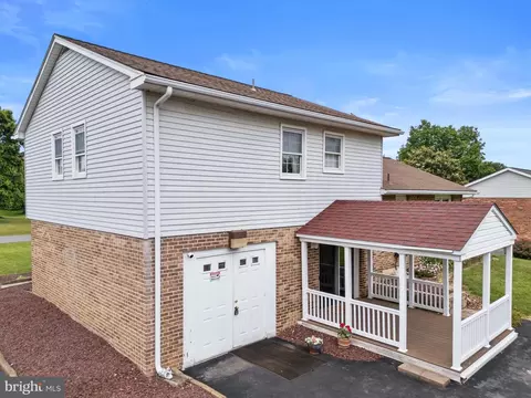 Exterior - 30 Stardust Dr, Newark, DE 19702 photo 11 of 15