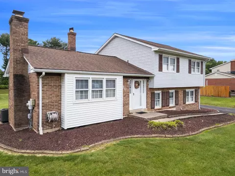 Exterior - 30 Stardust Dr, Newark, DE 19702 photo 4 of 15
