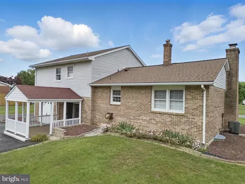 Exterior - 30 Stardust Dr, Newark, DE 19702 photo 10 of 15
