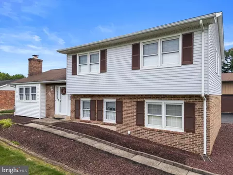 Exterior - 30 Stardust Dr, Newark, DE 19702 photo 5 of 15