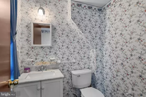 Bath - 30 Stardust Dr, Newark, DE 19702 photo 1 of 3