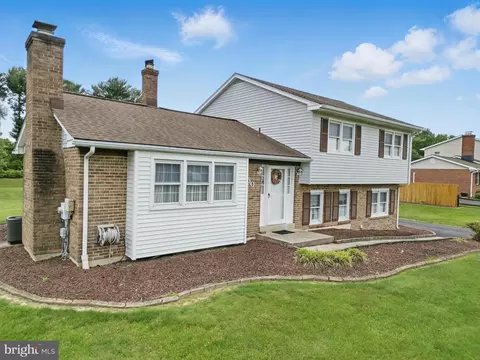 Exterior - 30 Stardust Dr, Newark, DE 19702 photo 6 of 15