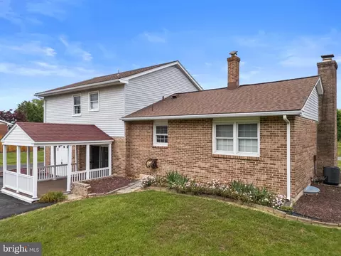 Exterior - 30 Stardust Dr, Newark, DE 19702 photo 9 of 15