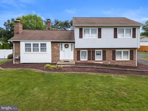 30 Stardust Dr, Newark, DE 19702