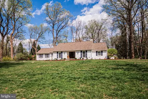 312 Center Hill Rd, Wilmington, DE 19807