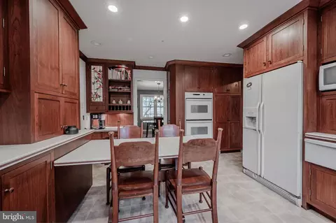 Kitchen - 31 Blue Jay Dr, Newark, DE 19713 photo 2 of 3