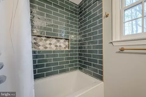 Bath - 31 Blue Jay Dr, Newark, DE 19713 photo 5 of 5