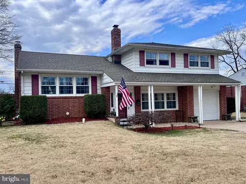 2722 Fawkes Dr, Wilmington, DE 19808