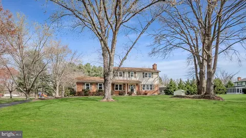 4 Phoenix Dr, Bear, DE 19701