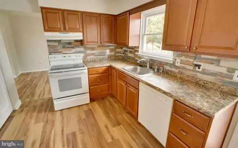 Entry Way - 32 Southbridge Rd, Bear, DE 19701 photo 1 of 19