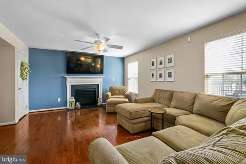 Living - 140 Abbigail Xing, Townsend, DE 19734 photo 1 of 1