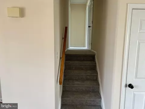 87 E Violette Dr, New Castle, DE 19720 photo 10