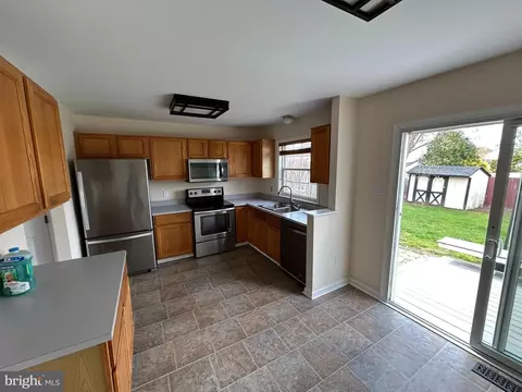 87 E Violette Dr, New Castle, DE 19720 photo 8