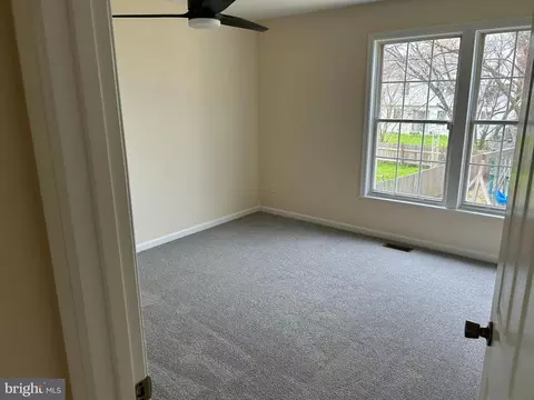 87 E Violette Dr, New Castle, DE 19720 photo 11