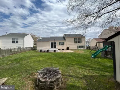 87 E Violette Dr, New Castle, DE 19720 photo 2