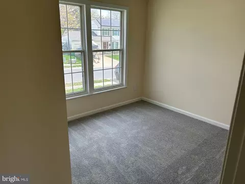 87 E Violette Dr, New Castle, DE 19720 photo 12