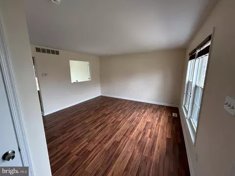 87 E Violette Dr, New Castle, DE 19720 photo 5