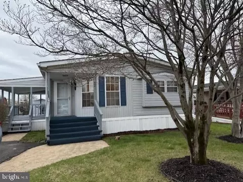 32 Lee Dr, Wilmington, DE 19808