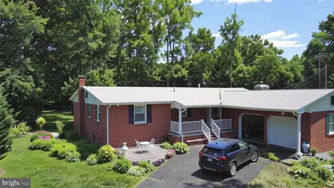211 Emelia Dr, Bear, DE 19701