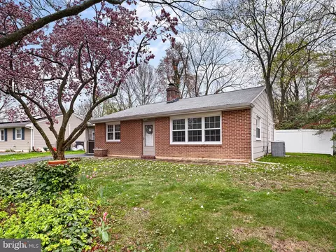 707 Brook Dr, Newark, DE 19713