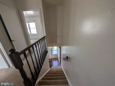 Entry Way - 12 Warren Pl, Newark, DE 19702 photo 2 of 3