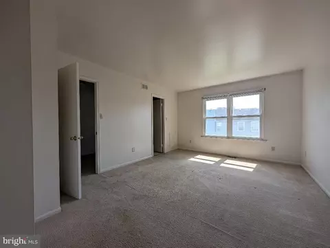 Bedroom - 12 Warren Pl, Newark, DE 19702 photo 2 of 4