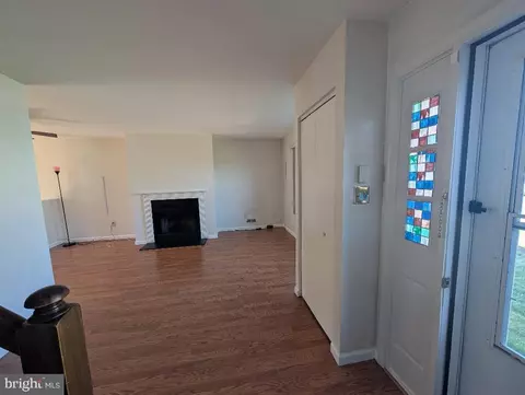 Entry Way - 12 Warren Pl, Newark, DE 19702 photo 1 of 3