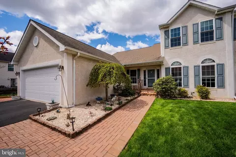 35 Palo Ln, Newark, DE 19702