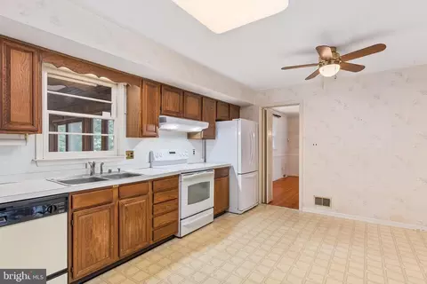 Kitchen - 316 Caravel Dr, Bear, DE 19701 photo 3 of 4