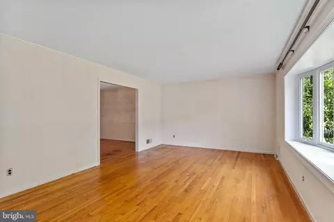 Living - 316 Caravel Dr, Bear, DE 19701 photo 2 of 5