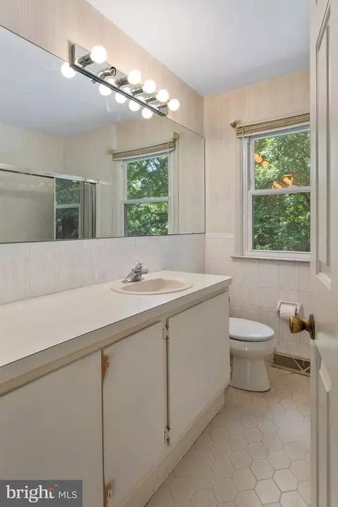 Bath - 316 Caravel Dr, Bear, DE 19701 photo 4 of 4