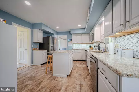 Kitchen - 129 Honora Dr, Bear, DE 19701 photo 4 of 5