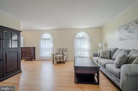 Living - 129 Honora Dr, Bear, DE 19701 photo 5 of 5