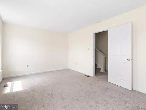 Living - 56 Highland Cir, Newark, DE 19713 photo 4 of 4