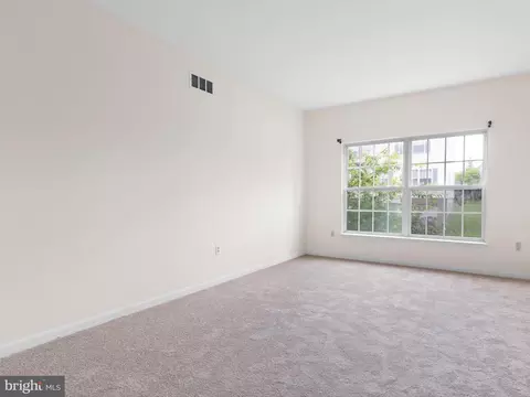 Living - 56 Highland Cir, Newark, DE 19713 photo 1 of 4