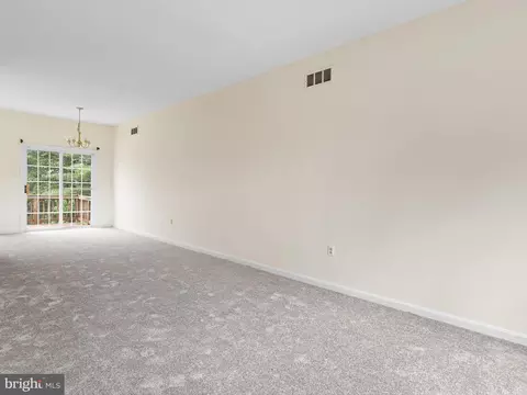 Living - 56 Highland Cir, Newark, DE 19713 photo 2 of 4