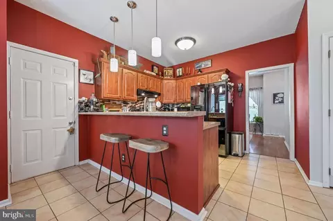 Kitchen - 211 Dunsmore Dr, Newark, DE 19713 photo 3 of 3