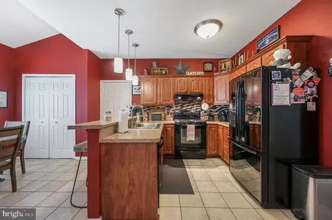 Kitchen - 211 Dunsmore Dr, Newark, DE 19713 photo 1 of 3
