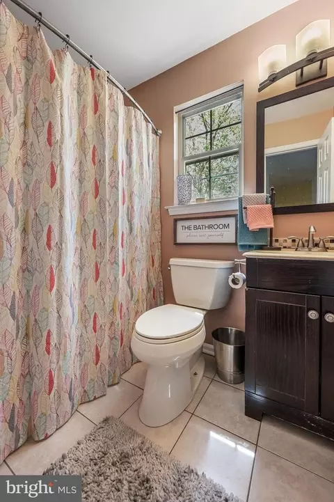 Bath - 211 Dunsmore Dr, Newark, DE 19713 photo 1 of 1