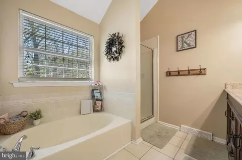 Entry Way - 211 Dunsmore Dr, Newark, DE 19713 photo 5 of 5