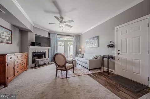 2602 Waters Edge Dr, Newark, DE 19702