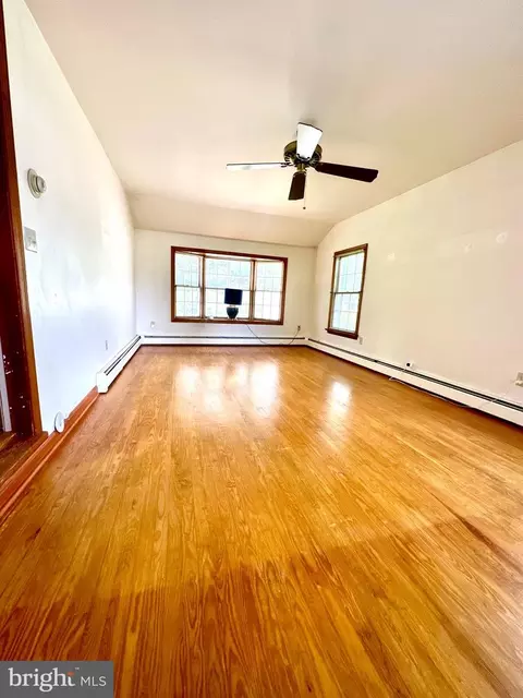 Living - 116 Main St, Townsend, DE 19734 photo 1 of 5