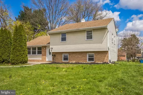7 Andrea Rd, Newark, DE 19702