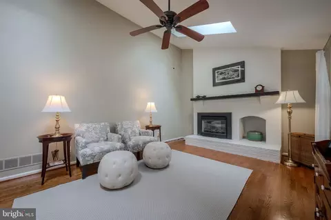 Living - 8 Shenandoah Dr, Newark, DE 19711 photo 5 of 5