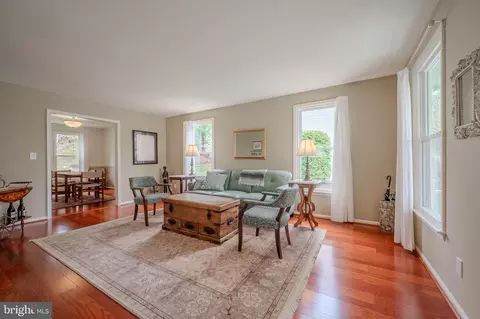 Living - 8 Shenandoah Dr, Newark, DE 19711 photo 1 of 5