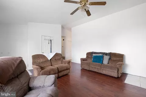 9 Honeysuckle Dr, Newark, DE 19702 photo 5