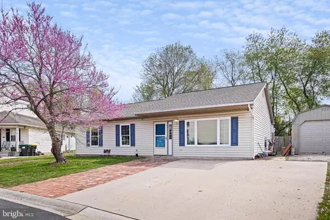 9 Honeysuckle Dr, Newark, DE 19702 photo 2