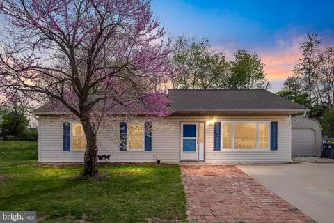 9 Honeysuckle Dr, Newark, DE 19702